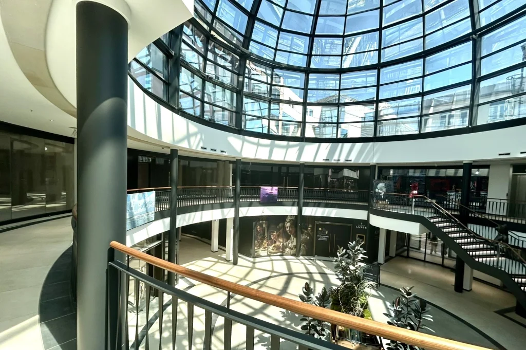 Hannover: Momeni kurz vor Fertigstellung der Galerie Luise