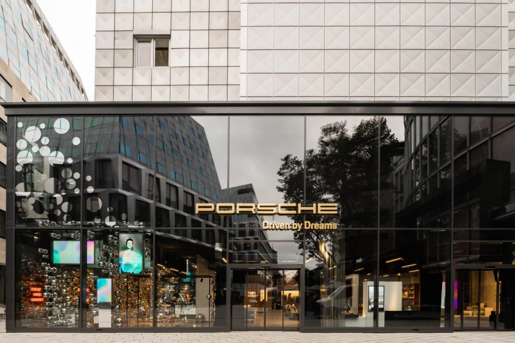 Dorotheenplatz_1_Stuttgart_Breuninger_Porsche