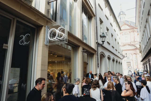 QS eröffnet ersten Flagshipstore in Würzburg