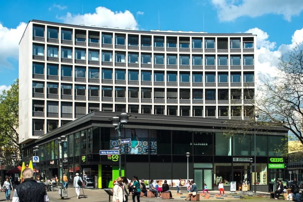 Union Investment holt Starbucks Coffee House ins Kettwiger Tor