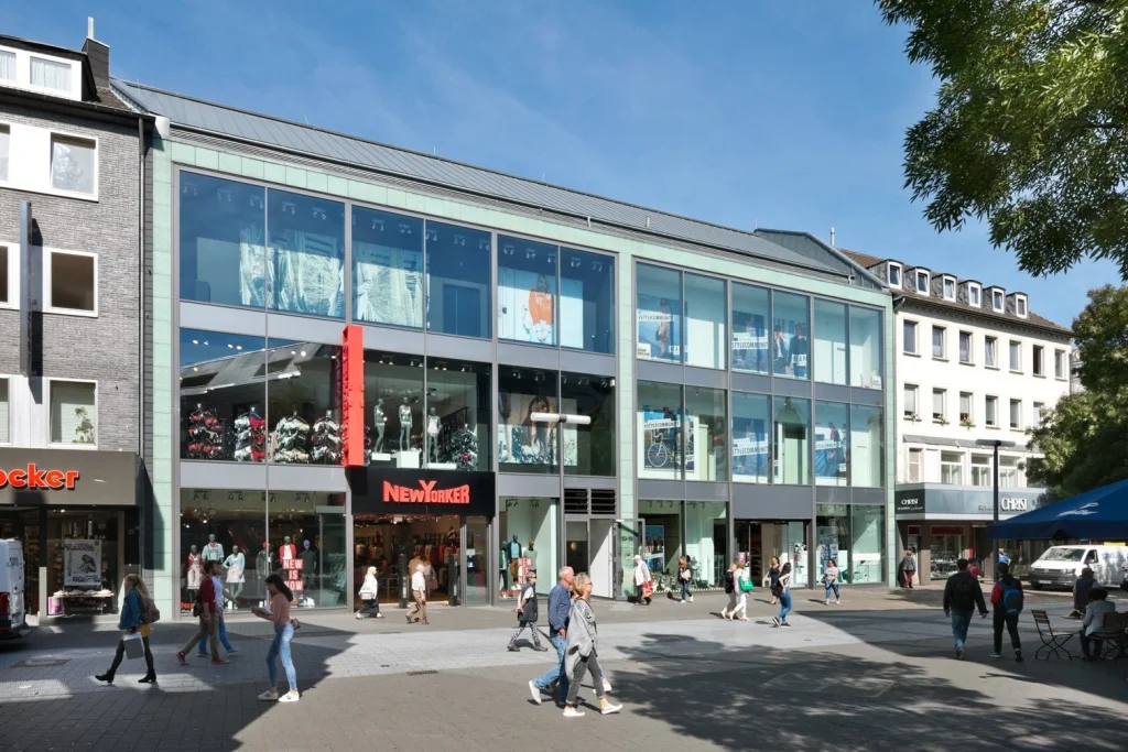 Values vermietet 2.300 Quadratmeter an Drogerie Müller in Aachen